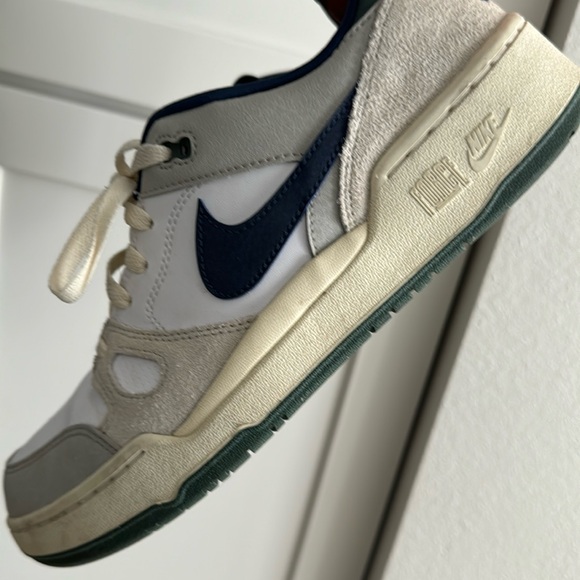 Nike Forces. Size 9.5 - Picture 1 of 3